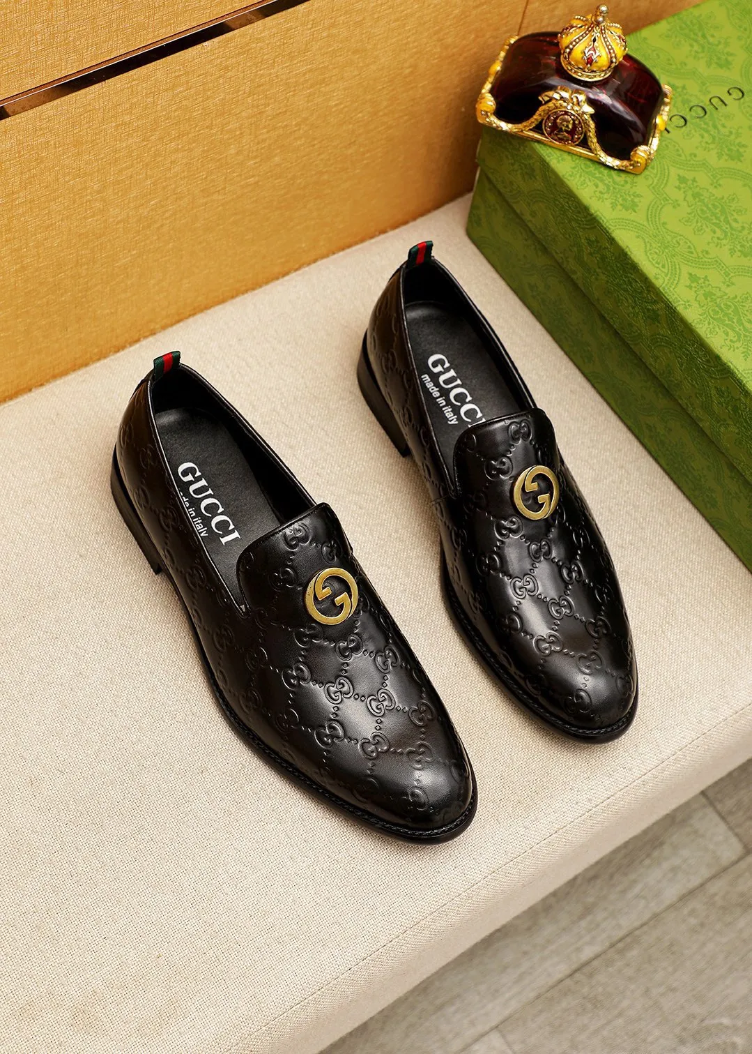 Men's shoes 💰400 💐 Product trademark: GUCCI "Gucci" casual leather shoes Regular size: 39-44 (38.45.46🉑️Customized) Product materials: Selected imported first-layer calfskin embossed upper + original hardware buckle, imported 🐑 sheepskin lining. Strong three-dimensional visual effect, combined outsole Color: 1⃣️color optional